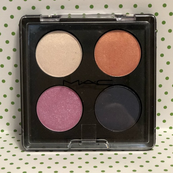 MAC Eyeshadow Quad • Rose Is A Rose - Picture 2 of 3